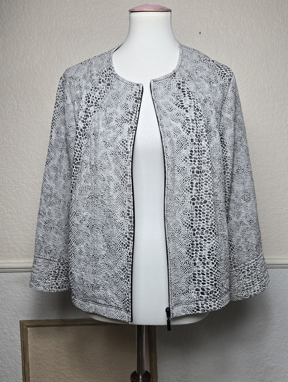 Chico's Black, White, & Gray Snake-Print Zipper Closure Jacket, Size XL